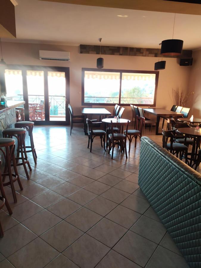 Smallhotel - Vevi ภายนอก รูปภาพ