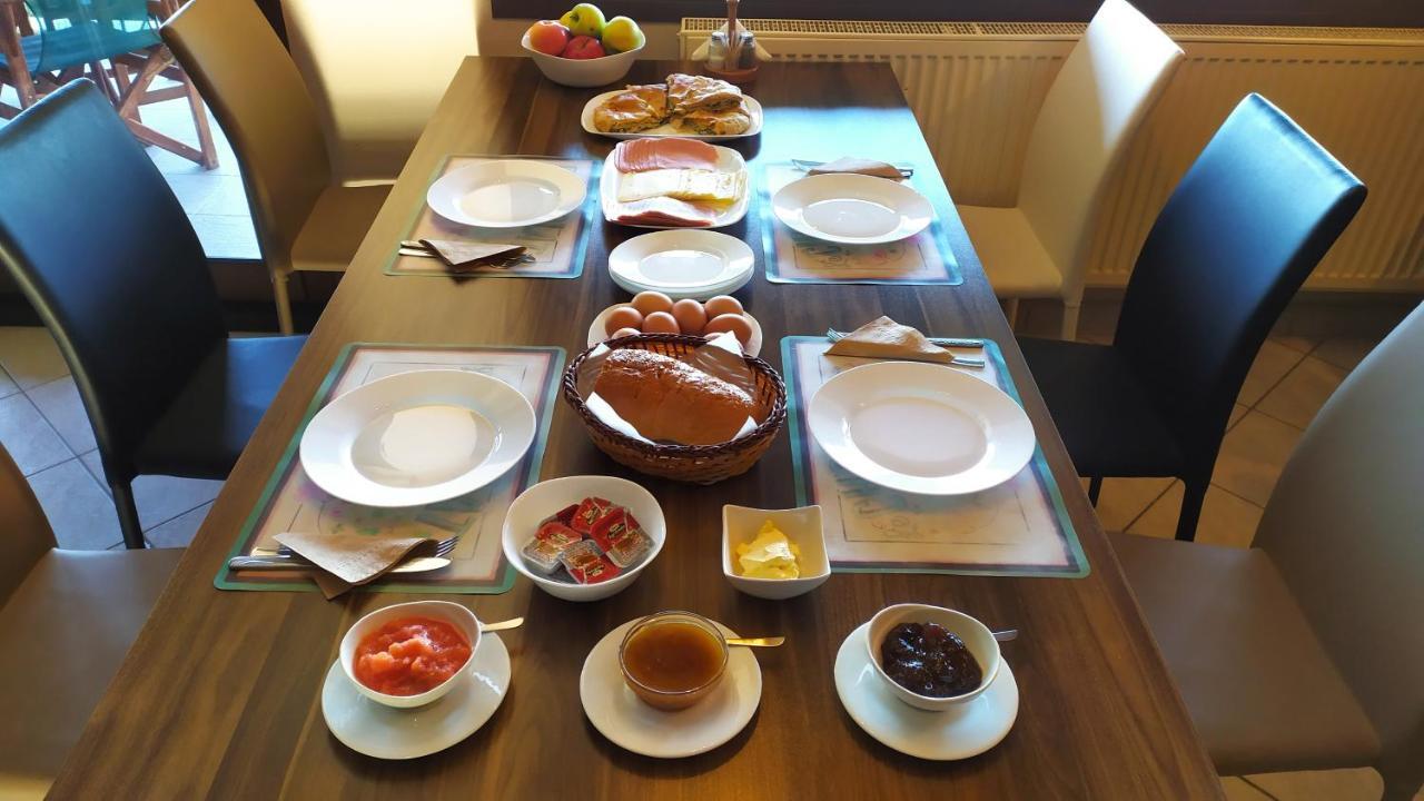 Smallhotel - Vevi ภายนอก รูปภาพ