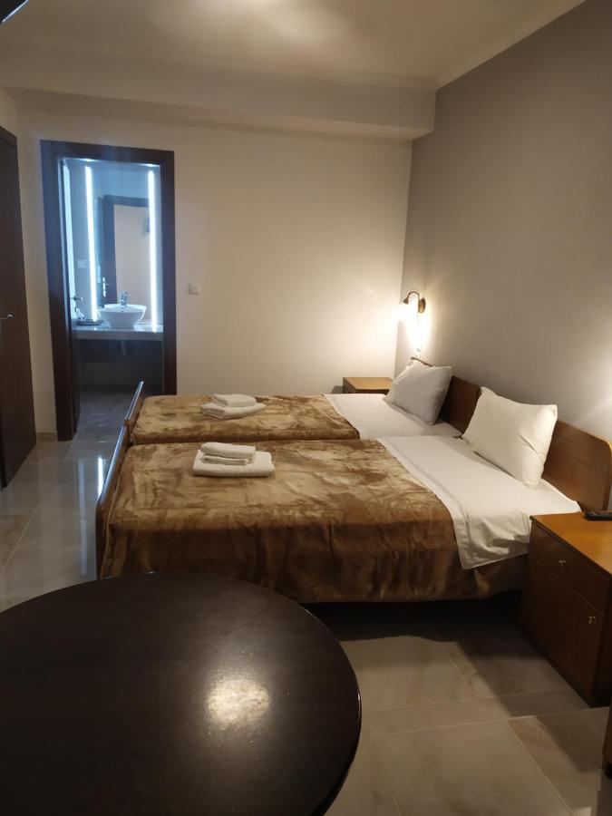 Smallhotel - Vevi ภายนอก รูปภาพ