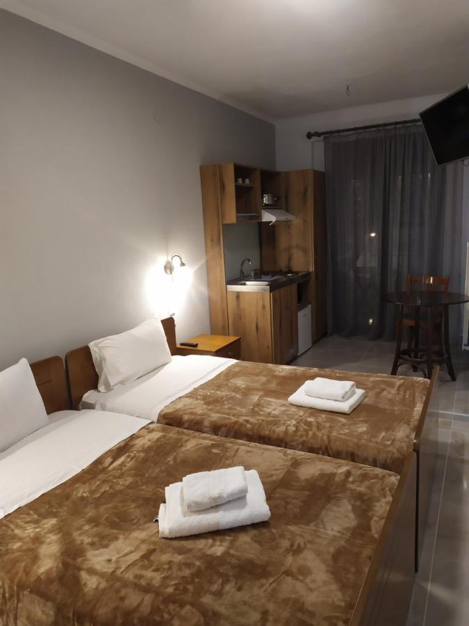 Smallhotel - Vevi ภายนอก รูปภาพ