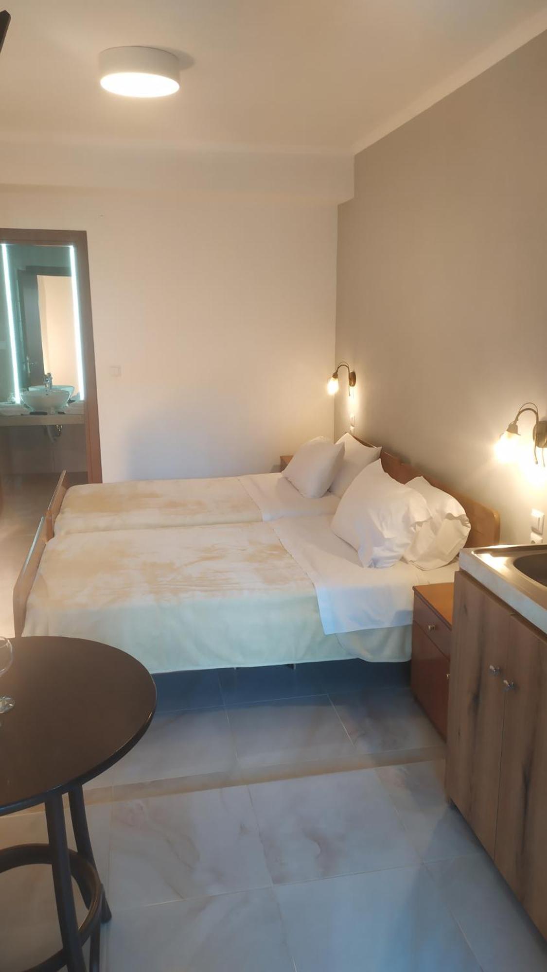 Smallhotel - Vevi ภายนอก รูปภาพ