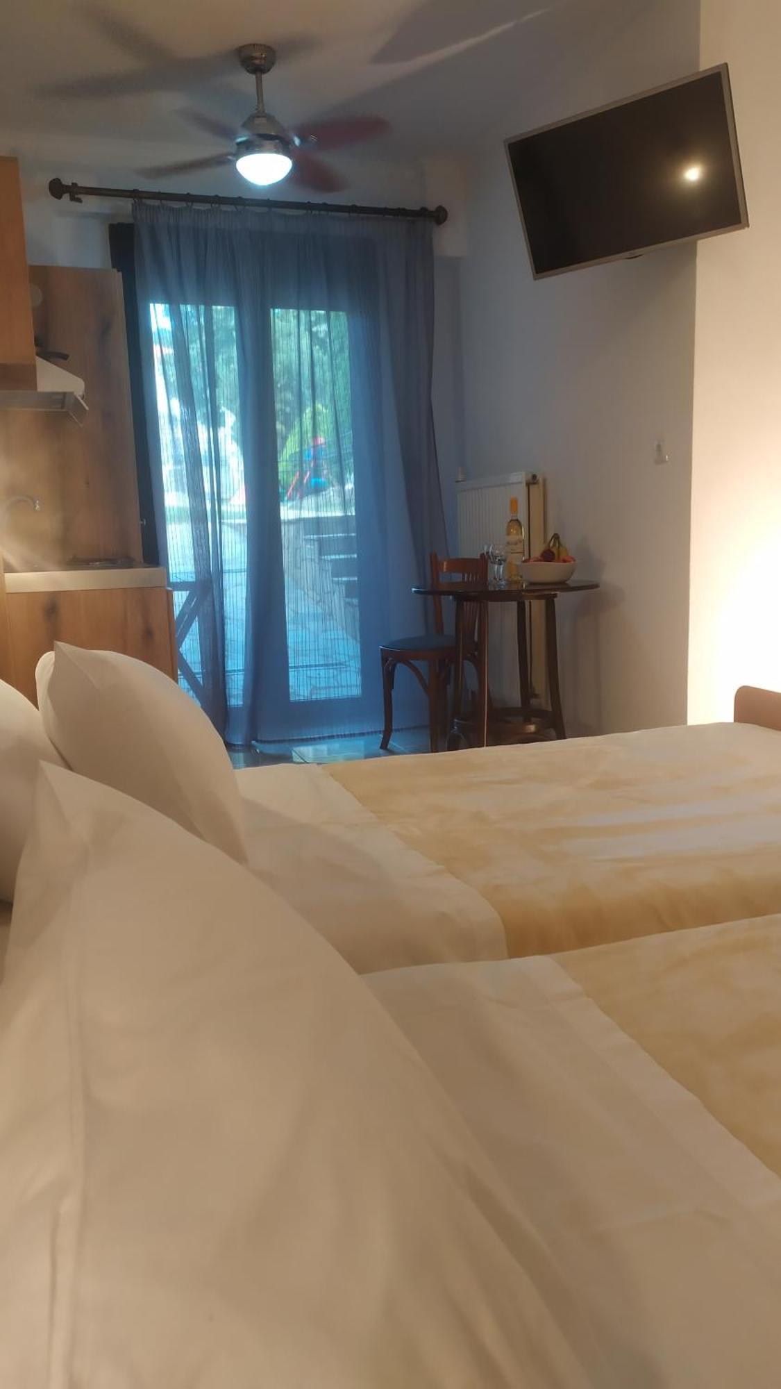 Smallhotel - Vevi ภายนอก รูปภาพ